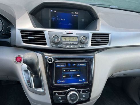 Used 2016 Honda Odyssey SE image 16