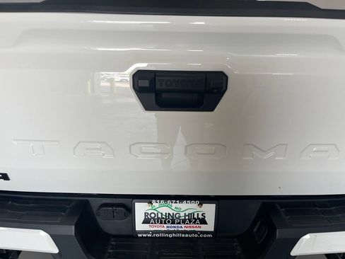 Used 2025 Toyota Tacoma TRD Off-Road AWD/4WD image 46