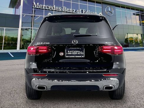 Used 2026 Mercedes-Benz GLB 250 4MATIC image 4