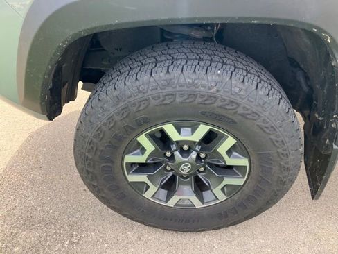 Used 2022 Toyota Tacoma TRD Off-Road w/ Black Out Package (TMS) AWD/4WD image 13