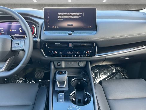 Certified 2025 Nissan Rogue SL image 3