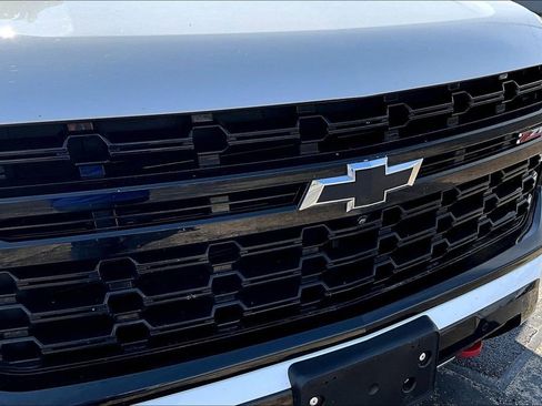 Used 2023 Chevrolet Tahoe Z71 w/ Luxury Package AWD/4WD image 30