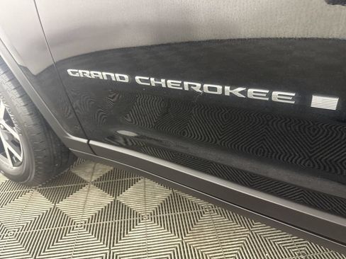 Used 2024 Jeep Grand Cherokee Limited w/ Luxury Tech Group II AWD/4WD image 33