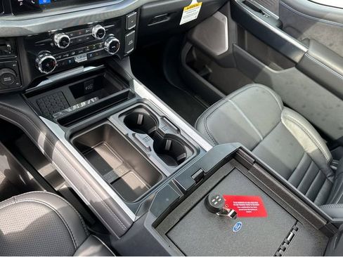 New 2025 Ford F250 Platinum image 34