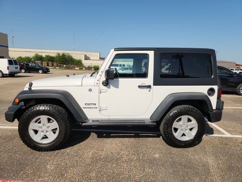 Used 2013 Jeep Wrangler Sport AWD/4WD image 4