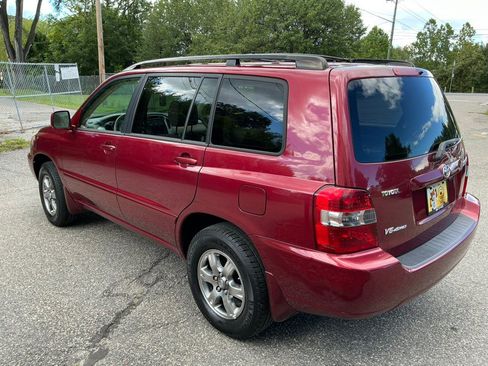 Used 2005 Toyota Highlander 4WD V6 w/ Appearance Pkg image 12