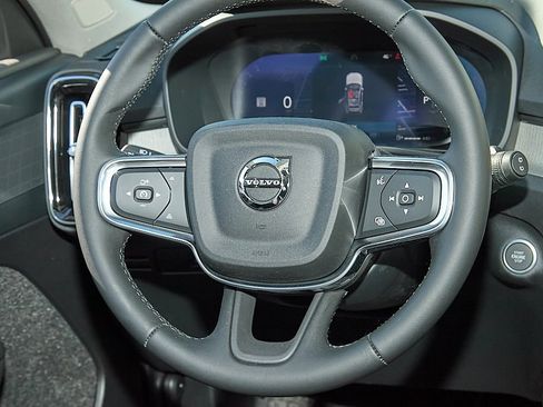 New 2026 Volvo XC40 B5 Plus w/ Climate Package image 25