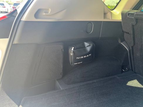Used 2024 Nissan Rogue SV FWD image 15