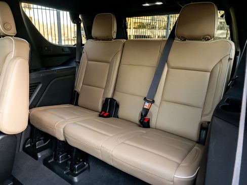 Used 2021 Chevrolet Tahoe Premier w/ Premium Package image 15