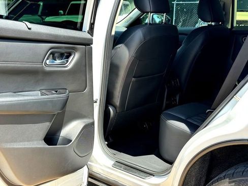 Used 2024 Nissan Rogue Platinum w/ Platinum Premium Package FWD image 22