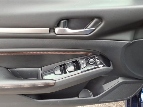 Certified 2023 Nissan Altima 2.5 SR FWD image 3