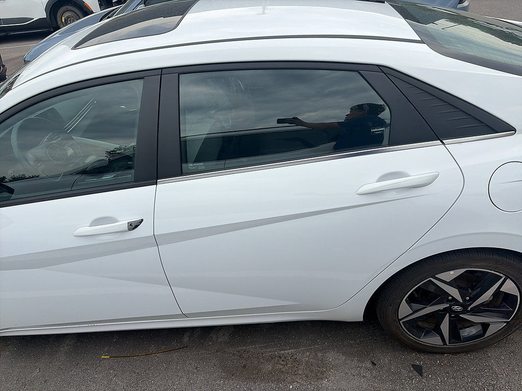 Used 2023 Hyundai Elantra Limited w/ Cargo Package FWD image 8