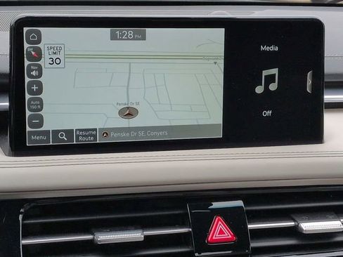 Used 2025 Genesis G70 2.5T image 22