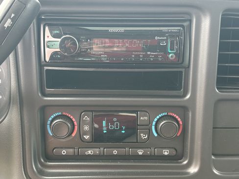 Used 2005 Chevrolet Avalanche Z66 w/ Sun And Sound Package RWD image 29