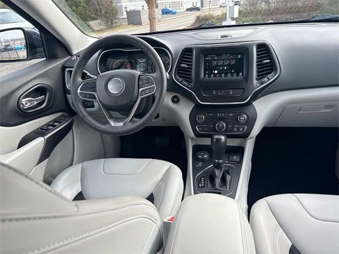 Used 2021 Jeep Cherokee Latitude Plus image 19