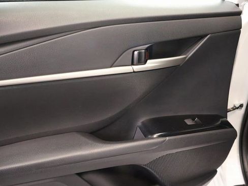 Used 2025 Toyota Camry SE image 30