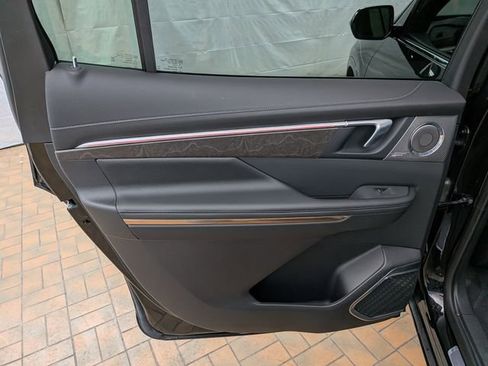 Used 2025 Buick Enclave Avenir w/ Super Cruise Package image 22