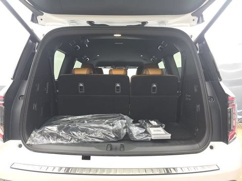 New 2026 Nissan Armada SL w/ Captain's Chari Seat Package AWD/4WD image 12