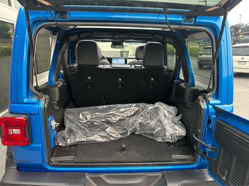Used 2026 Jeep Wrangler Unlimited Sport AWD/4WD image 14