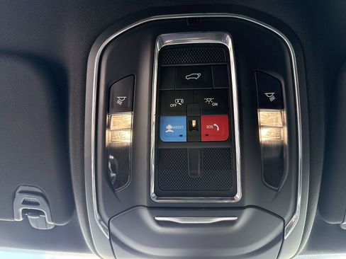 Used 2025 Jeep Wagoneer 4WD image 34