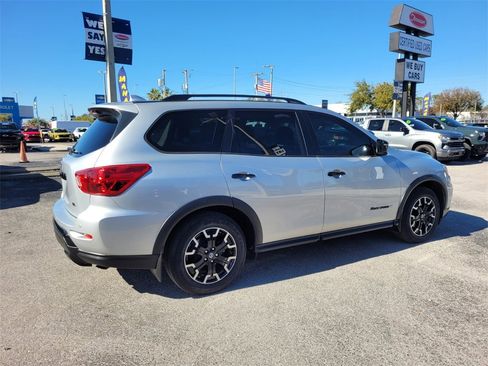 Used 2020 Nissan Pathfinder SL image 16