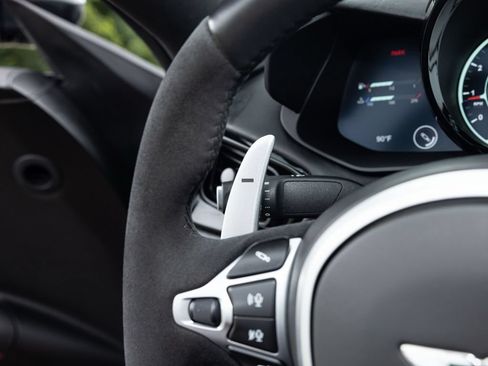 Used 2021 Aston Martin V8 Vantage Roadster RWD image 33