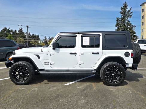 Used 2020 Jeep Wrangler Unlimited Sahara w/ Uconnect 4C Nav & Sound Group AWD/4WD image 5