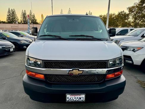 Used 2022 Chevrolet Express 3500 w/ Driver Convenience Package RWD image 2