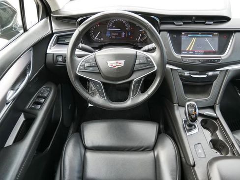 Used 2017 Cadillac XT5 Luxury w/ Driver Awareness Package image 9