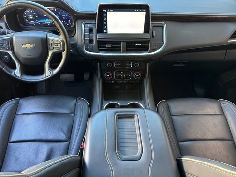 Used 2024 Chevrolet Suburban Premier image 16