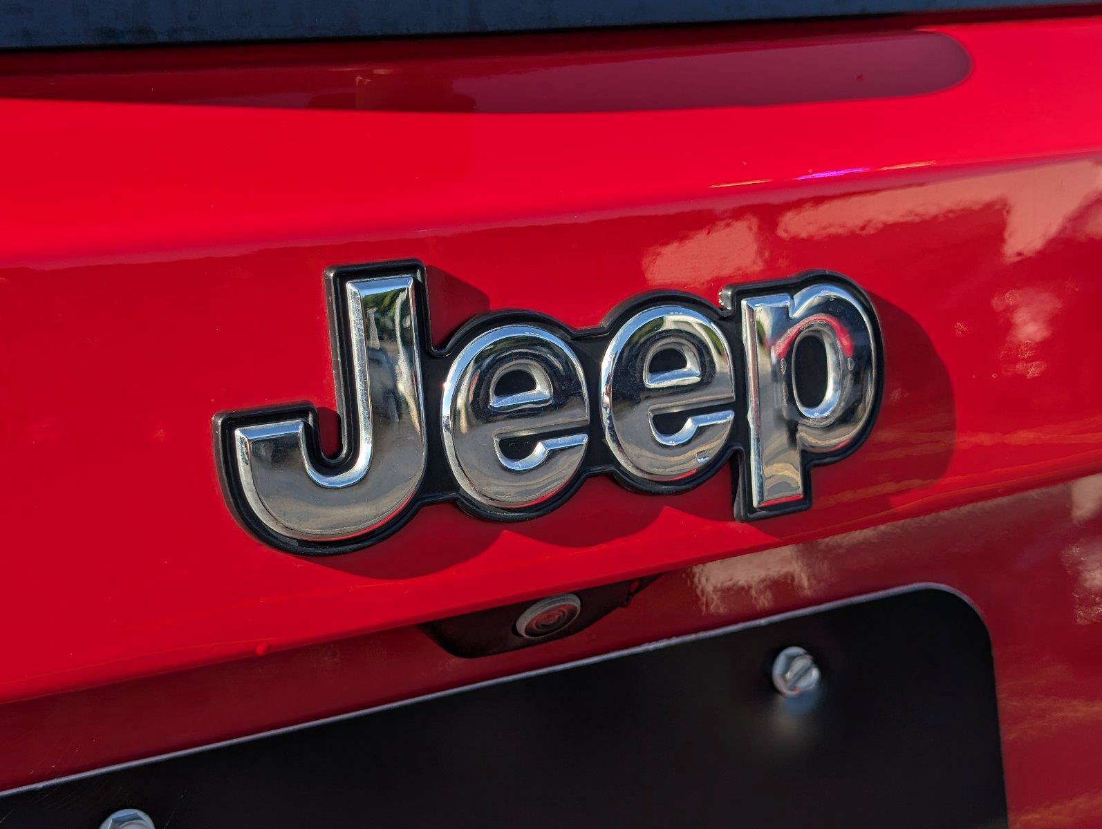 Used 2023 Jeep Renegade Latitude AWD/4WD image 6