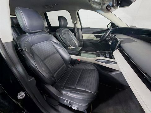 Used 2024 Lincoln Nautilus Reserve image 27