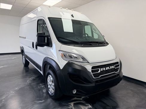 Used 2025 RAM ProMaster 2500 w/ Quick Order Package 22G SLT FWD image 23