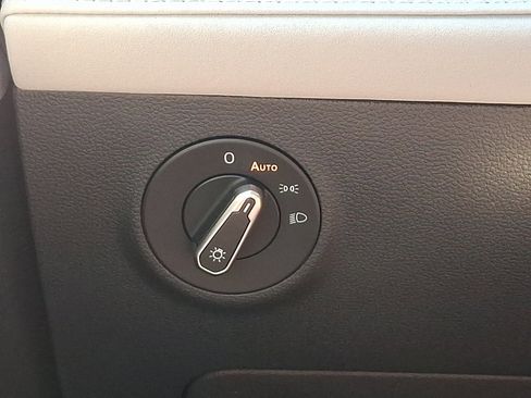 New 2025 Volkswagen Taos SE image 16