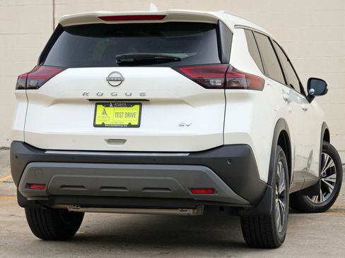 Used 2023 Nissan Rogue SV w/ SV Premium B Package FWD image 4