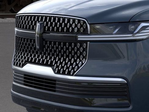 New 2026 Lincoln Navigator Reserve AWD/4WD image 16