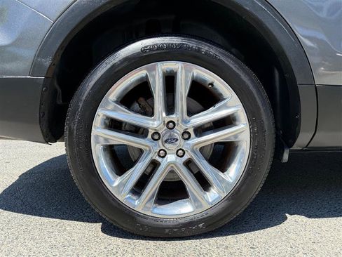 Used 2017 Ford Explorer XLT w/ Equipment Group 202A AWD/4WD image 12