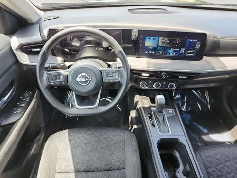 Used 2025 Nissan Kicks SV AWD/4WD image 10