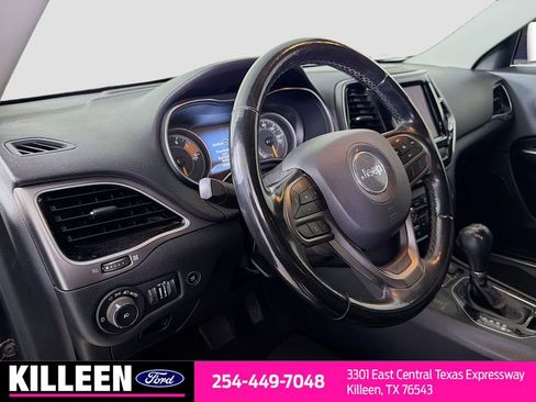 Used 2019 Jeep Cherokee Limited AWD/4WD image 11