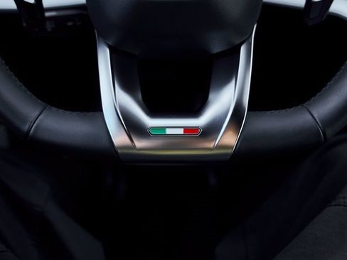 Used 2025 Lamborghini Urus SE image 61