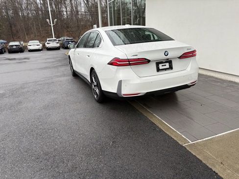 Used 2026 BMW 530i xDrive w/ Premium Package image 3