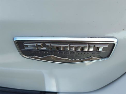 Used 2019 Jeep Grand Cherokee Summit AWD/4WD image 5