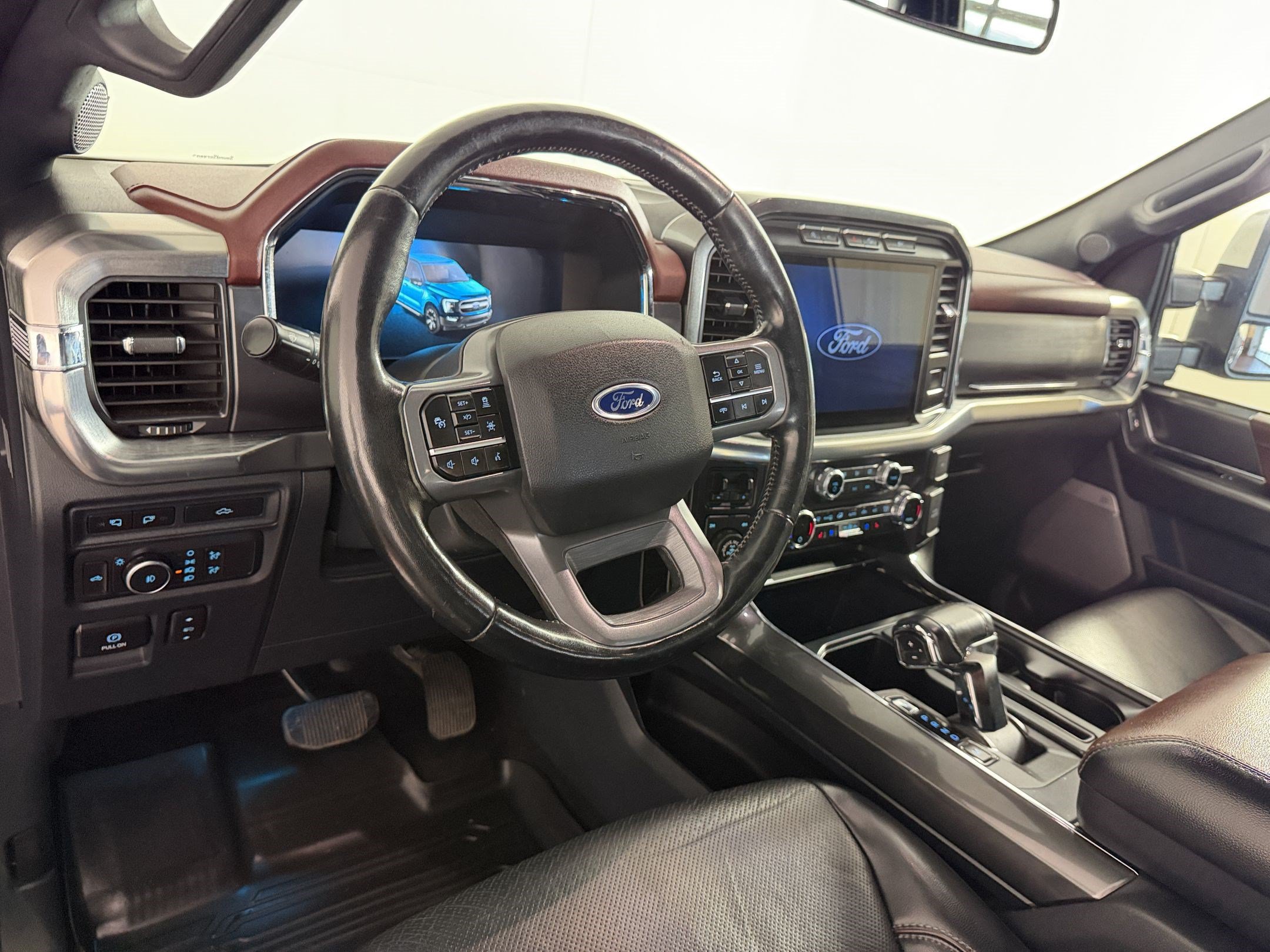 Used 2021 Ford F150 Lariat w/ Equipment Group 502A High AWD/4WD image 4