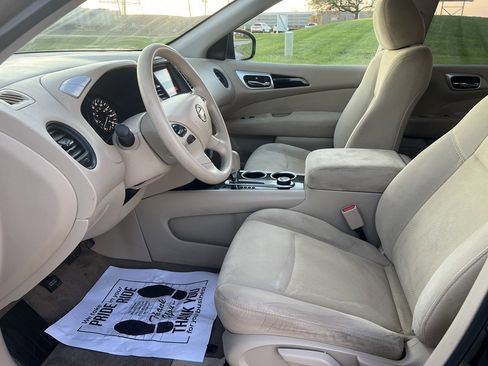 Used 2014 Nissan Pathfinder S image 19