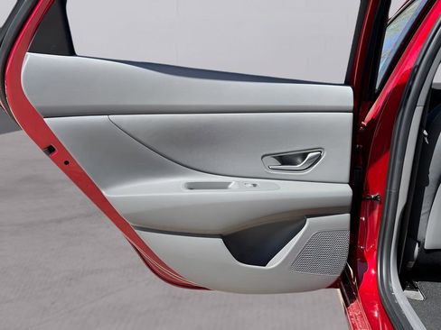 Used 2025 Hyundai Elantra Sport FWD image 19