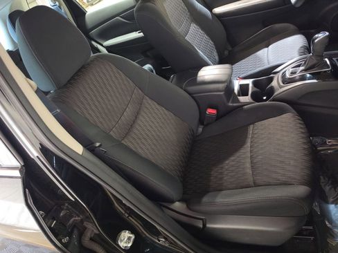 Used 2018 Nissan Rogue S AWD/4WD image 24