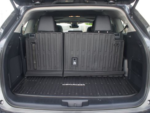 Used 2025 Toyota Highlander Limited AWD/4WD image 18