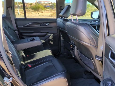 Used 2023 Jeep Grand Cherokee Altitude image 30