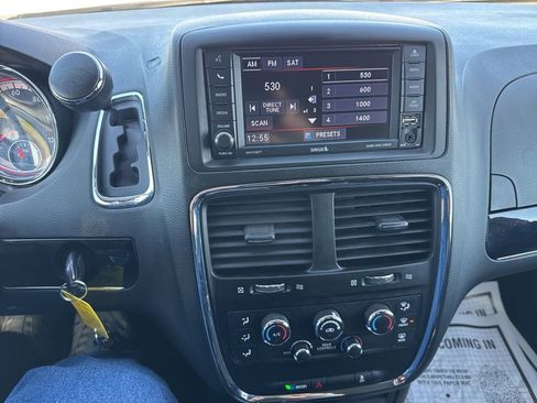 Used 2018 Dodge Grand Caravan SE image 24