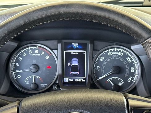 Used 2019 Toyota Tacoma TRD Off-Road w/ Technology Package AWD/4WD image 15